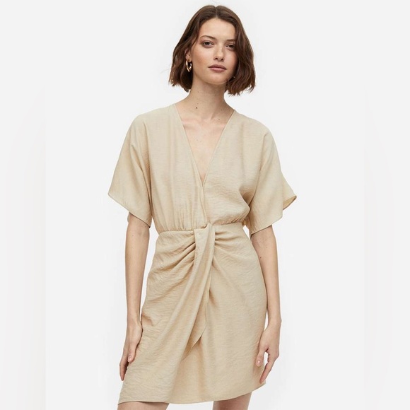 H&M - Light Beige V Neck Hook And Eye Short Sleeve Faux Wrap Dress Size XS - Picture 1 of 11